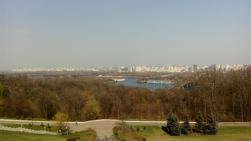 Blokowiska Kijowa po drugiej stronie Dniepru